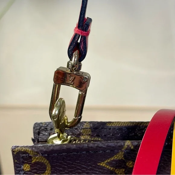 Louis Vuitton Pochette Strap NWOT Vintage - Picture 10 of 13